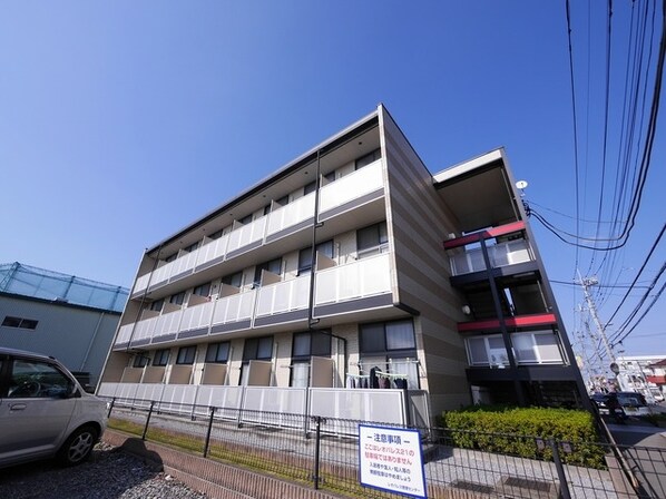 レオパレスブルージュの物件外観写真